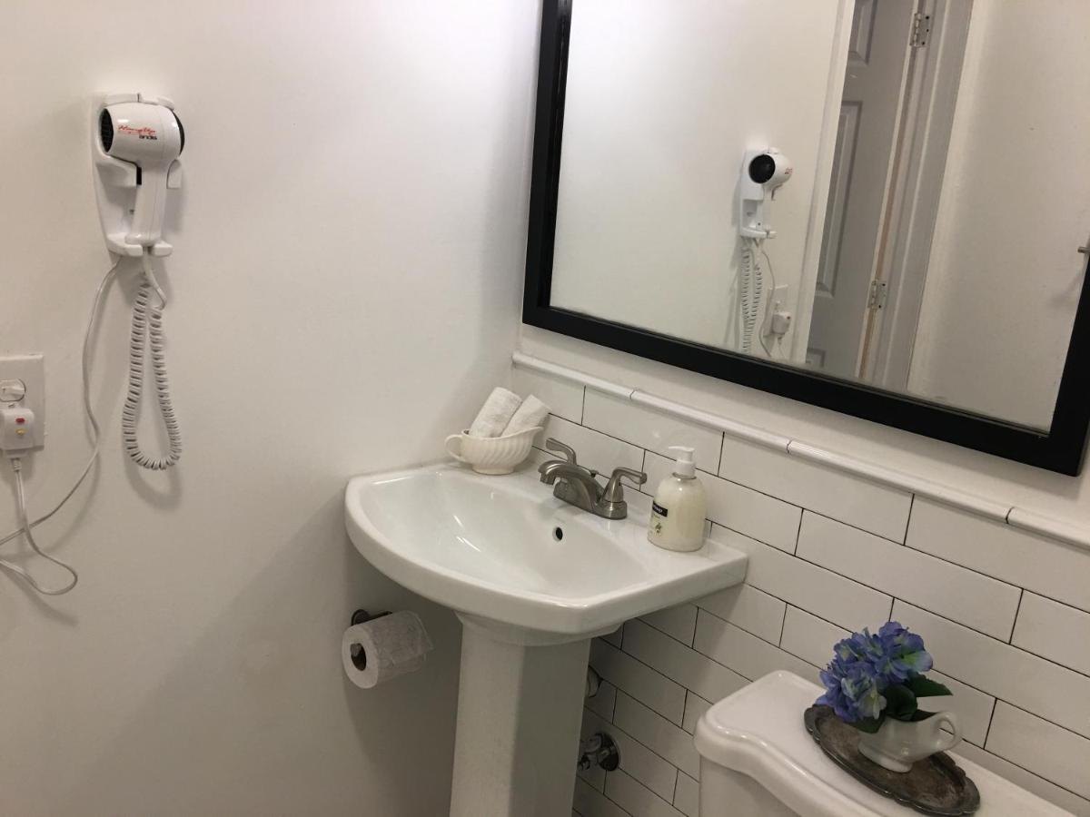 Private Studio Blocks From Coconut Grove マイアミ エクステリア 写真