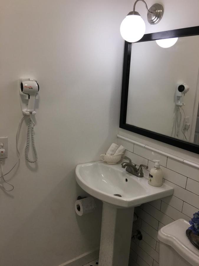 Private Studio Blocks From Coconut Grove マイアミ エクステリア 写真