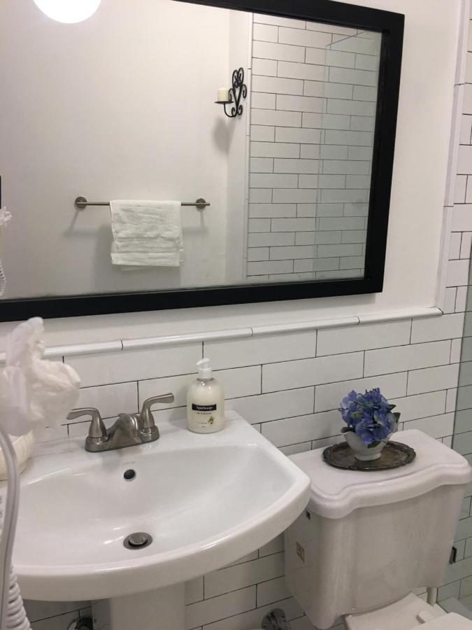 Private Studio Blocks From Coconut Grove マイアミ エクステリア 写真