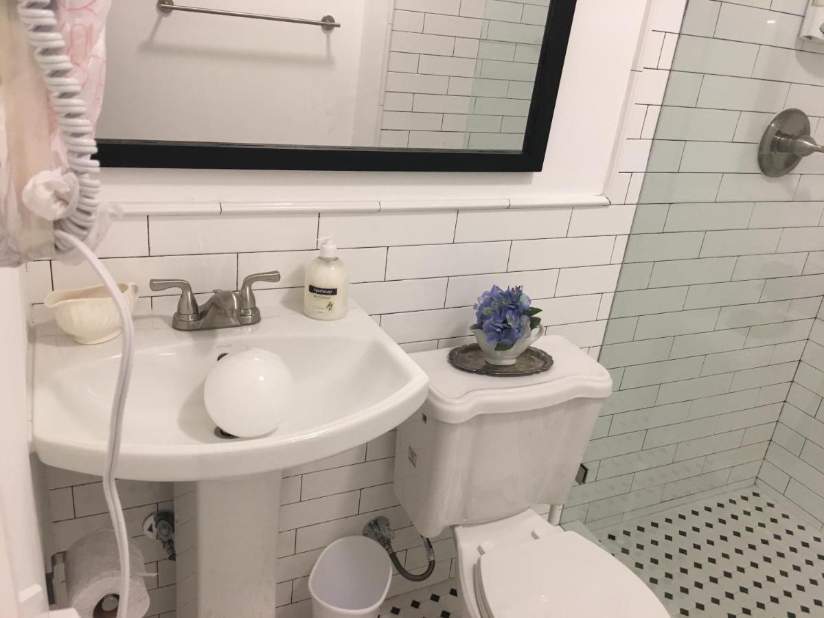 Private Studio Blocks From Coconut Grove マイアミ エクステリア 写真