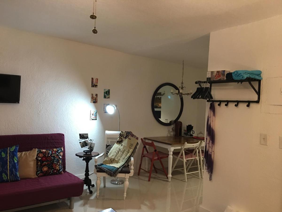 Private Studio Blocks From Coconut Grove マイアミ エクステリア 写真