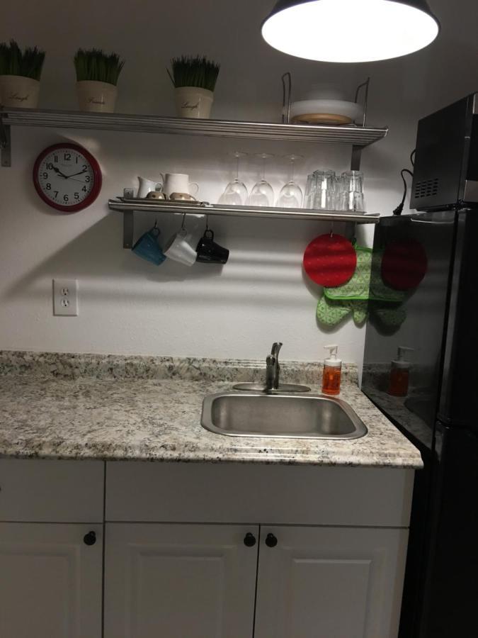Private Studio Blocks From Coconut Grove マイアミ エクステリア 写真