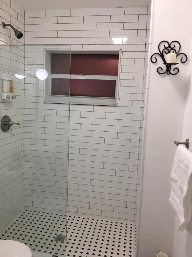 Private Studio Blocks From Coconut Grove マイアミ エクステリア 写真