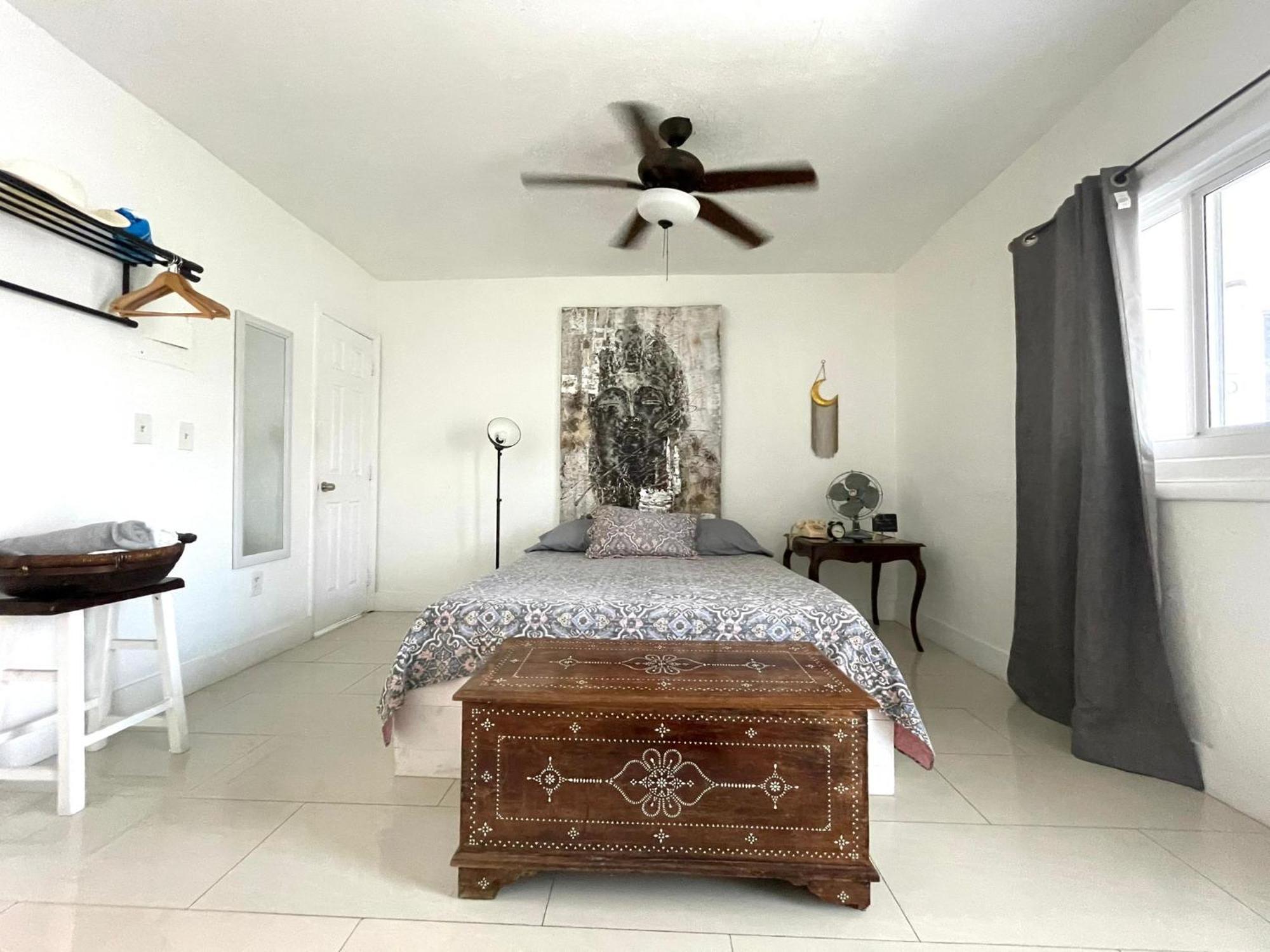 Private Studio Blocks From Coconut Grove マイアミ エクステリア 写真