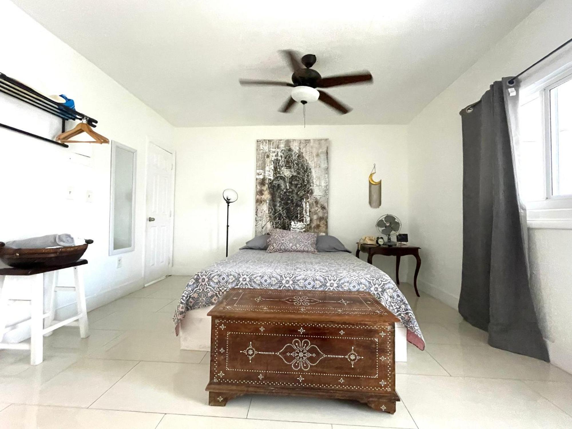 Private Studio Blocks From Coconut Grove マイアミ エクステリア 写真